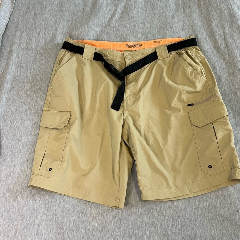 Field & Stream Tan Cargo Shorts with Black Belt